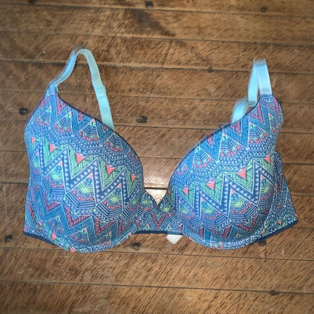 Victoria’s Secret 34DD wear anywhere padded coconutgirl bra